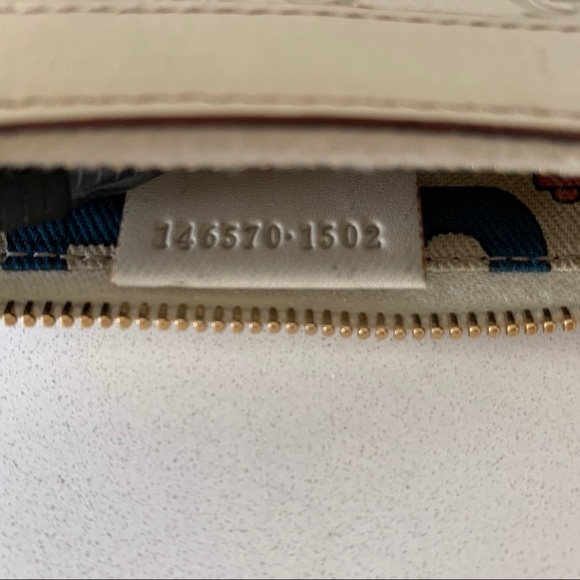 Authentic GUCCI Guccissima Leather Zip Pouch - Picture 9 of 9